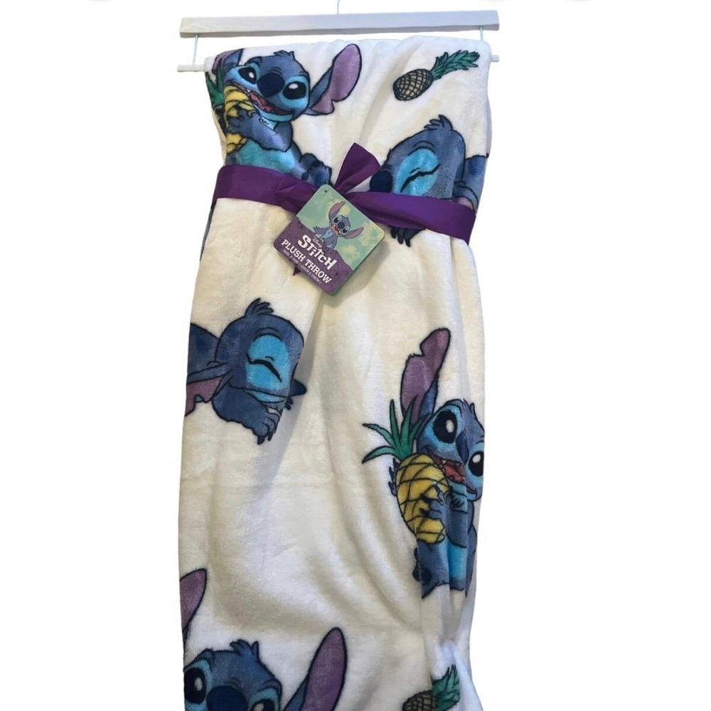 Disney Stitch Plush Throw Blanket Soft White‎ With Pineapples 50in x 70in